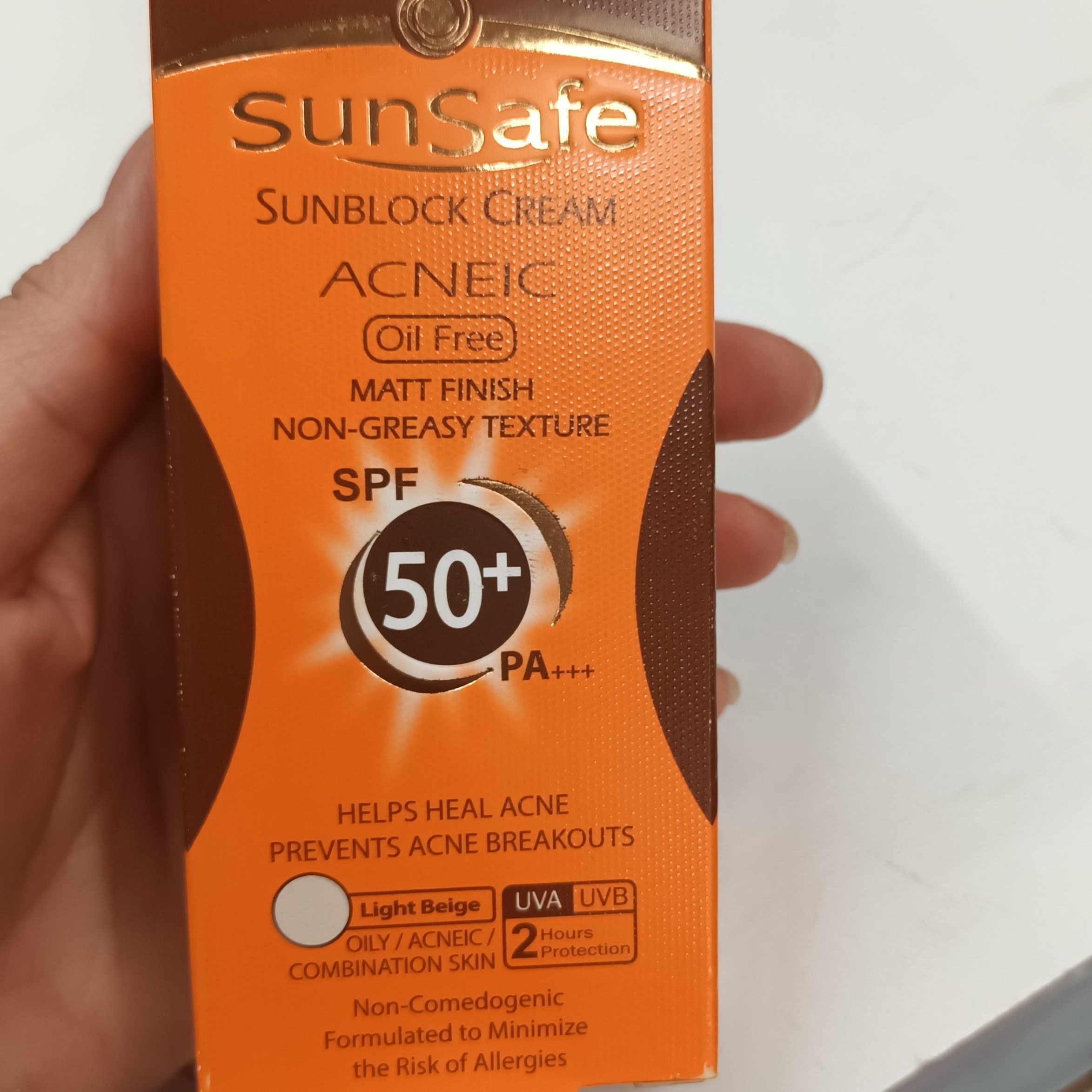 کرم ضدآفتاب سان سیف 50 درصدی بژ روشن فاقد چربی