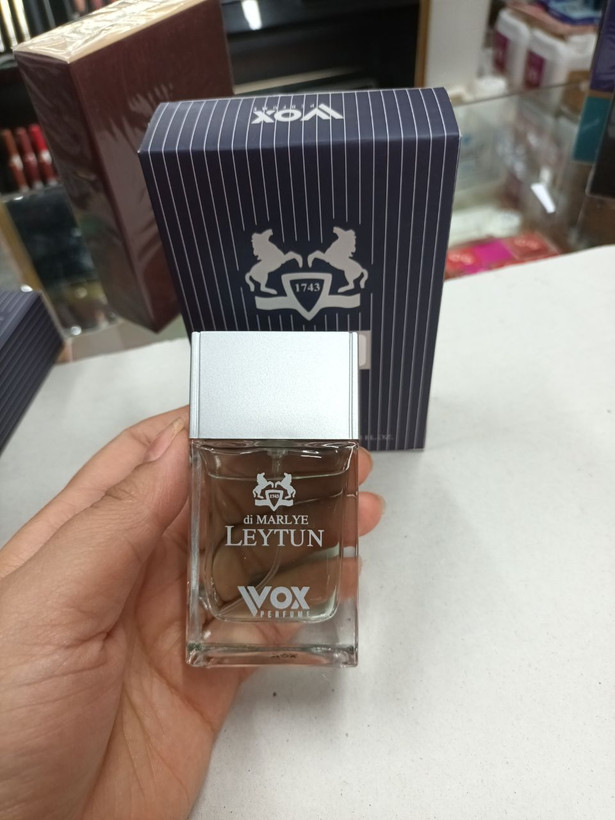 عطر ادوپرفیوم مردانه وی وکس مدل مارلی لیتون حجم ۳۵ میل شیرین گرم